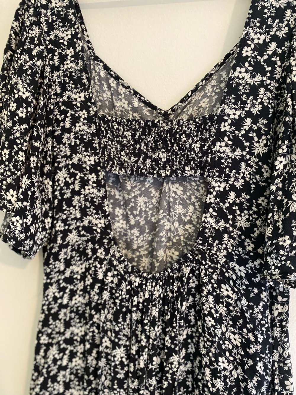 a new day Black and White Floral V-Neck Midi Dress with Flutter Sleeves - Picture 6 of 7